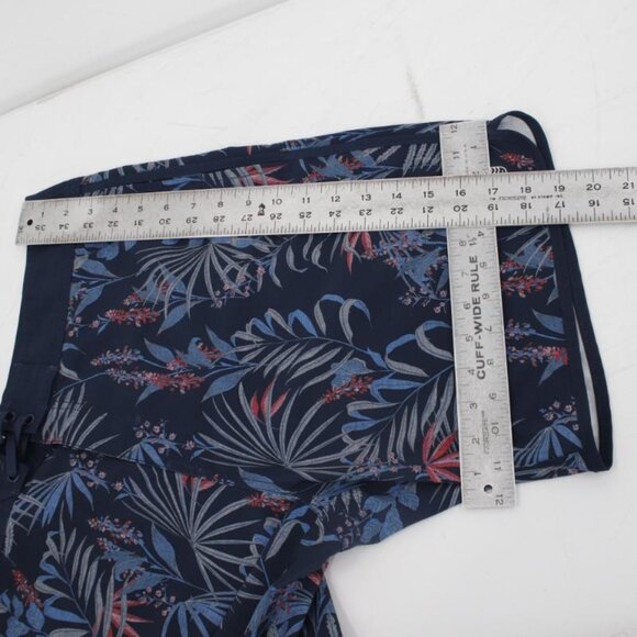 Travis mathew shorts Men's 34 8.5" Cool As A Coconut Boardshorts floral pockets - Picture 10 of 14